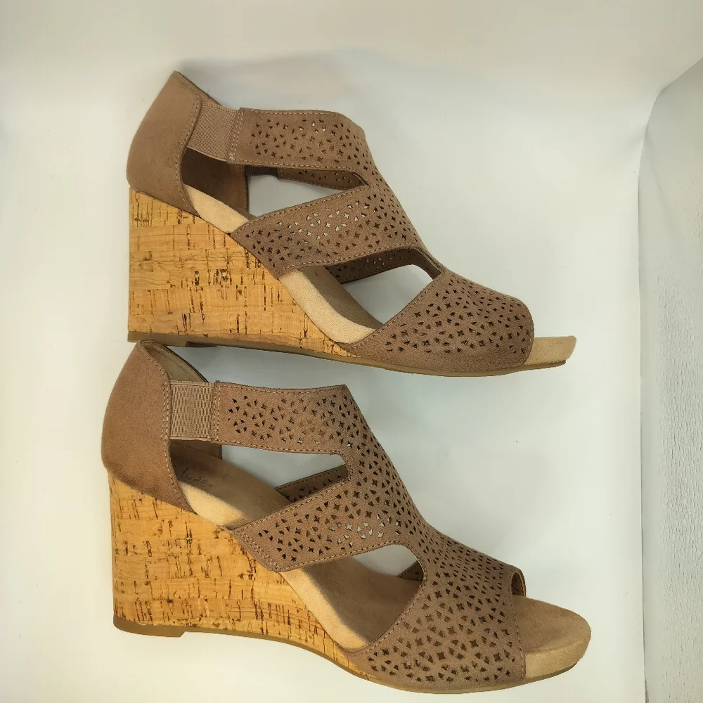 Life Stride Soft System Brown Perforated Wedge Sandals Womens Size‎ 10M Slip On